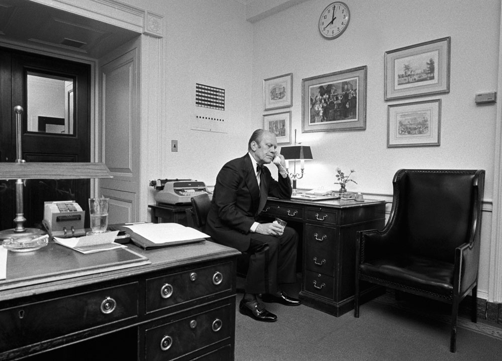 Ford in Residenz mit Kissinger