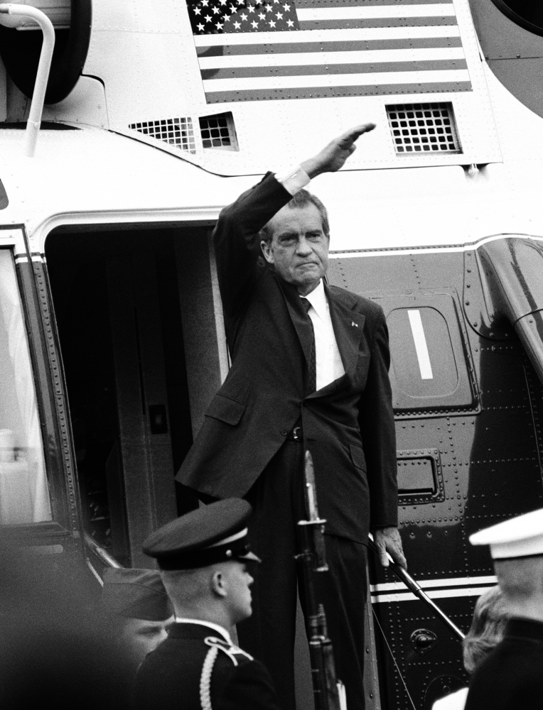 1974, Pres. Nixon leaves White House after resigning (DHK Photo)