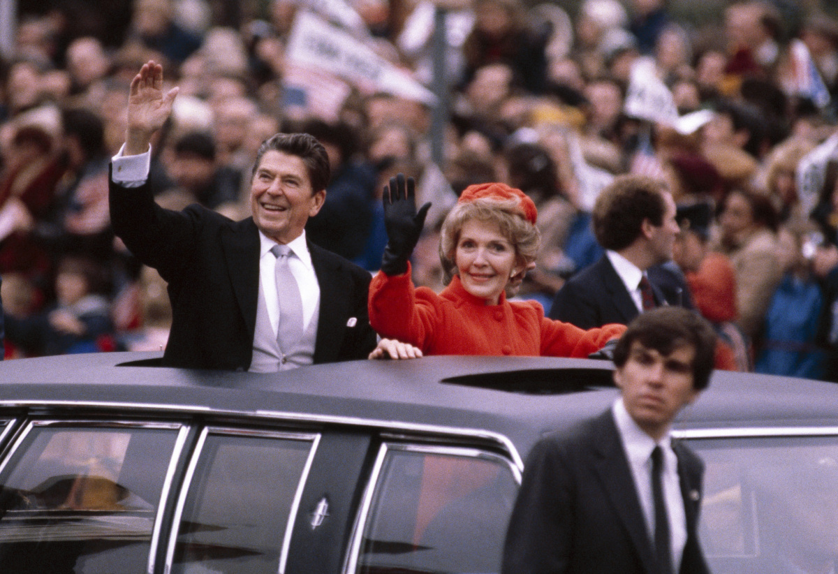 1981. Pres Reagan and First Lady Nancy ride from Capitol to White House (DHK Photo)
