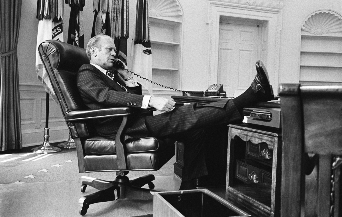 President Ford in the Oval Offie - 947
