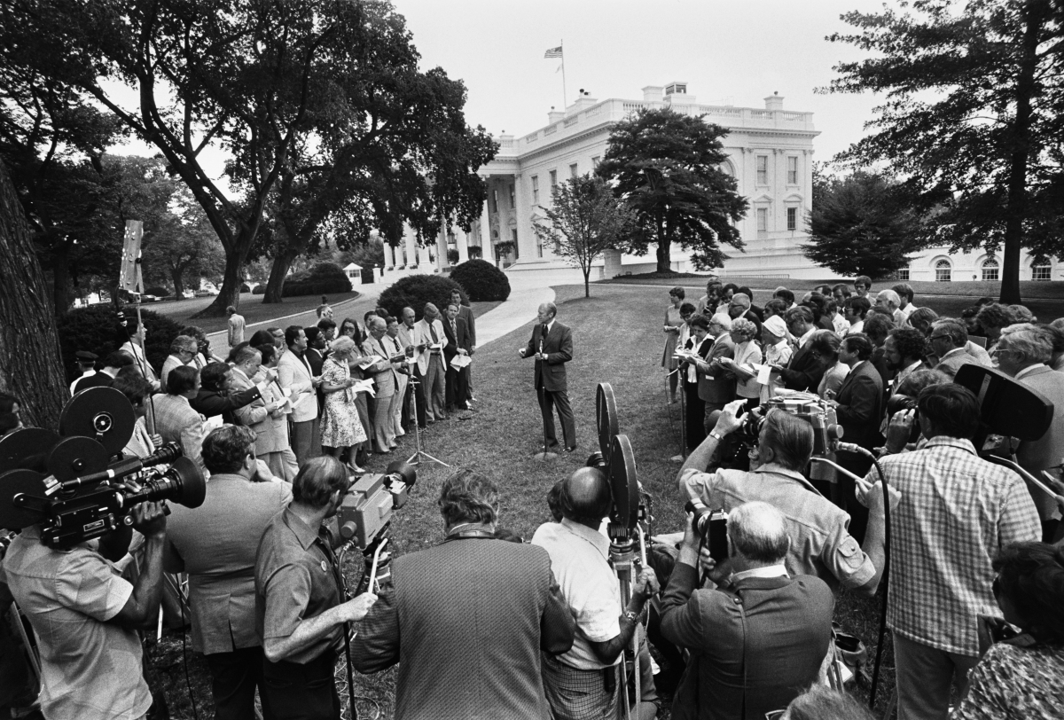 President Ford hold a press Conference on the White House Lawn - 944