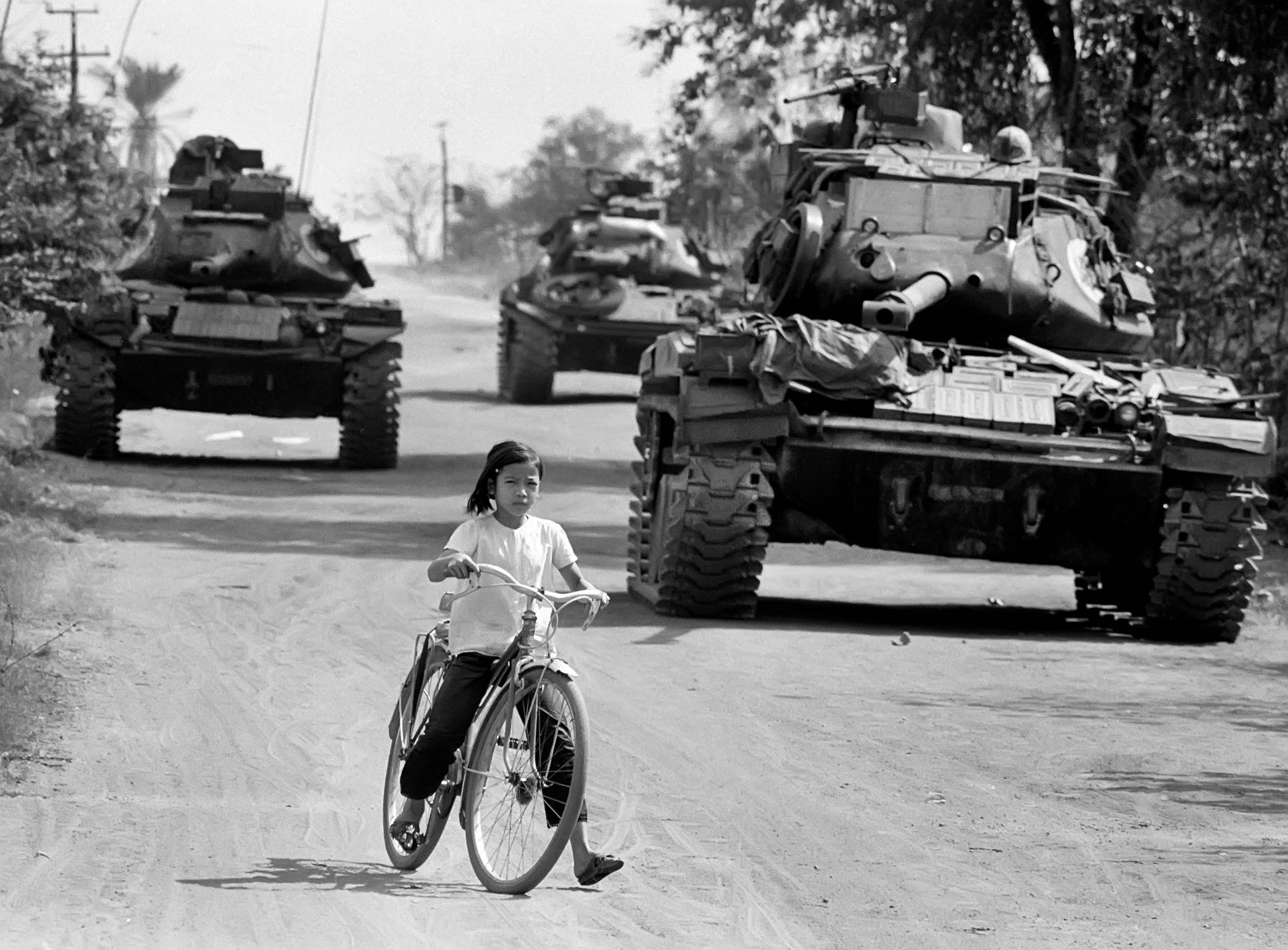 Girl and tanks 632