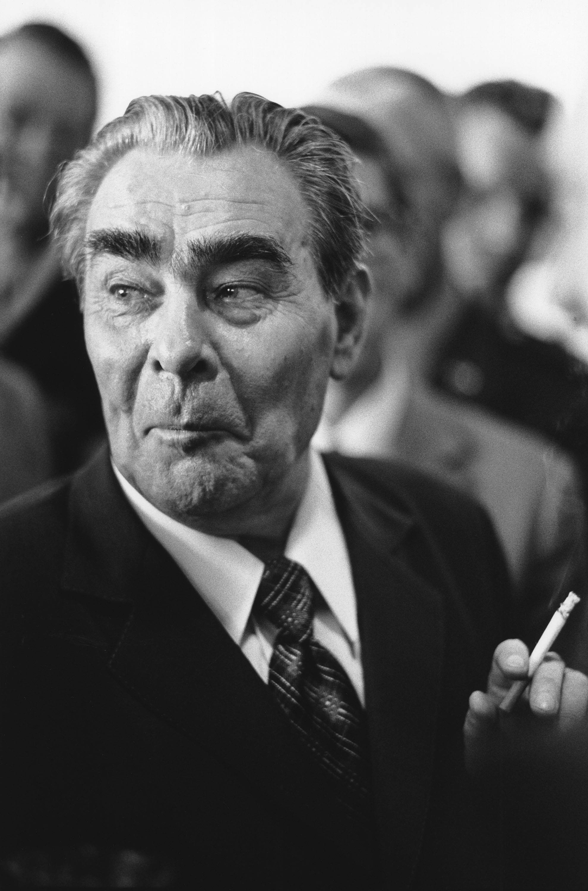 Leonid Brezhnev smokes 645