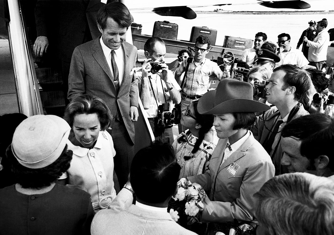 Kennerly (right) photographs Sen. Kennedy arrive Tucson, AZ