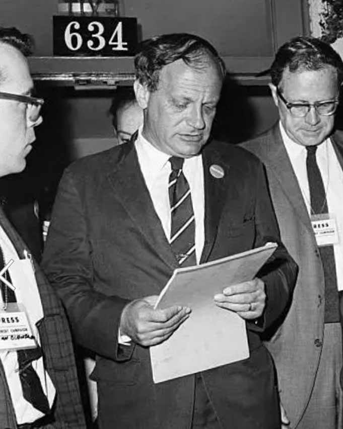 Press secretary Frank Mankiewicz announces Sen. Kennedy’s death outside the Good Samaritan Hospital in L.A. June 6, 1968